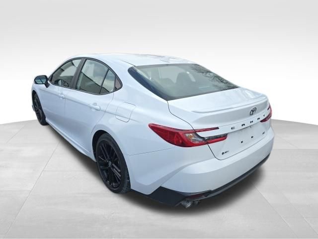 Used 2025 Toyota Camry SE image 4