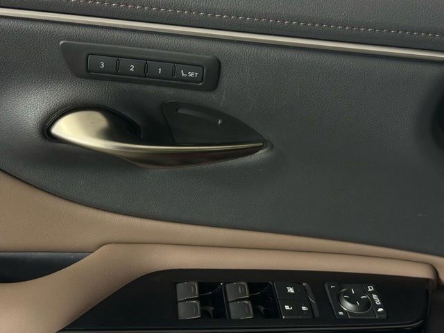 Certified 2025 Lexus ES 300h 300h w/ Premium Package image 17