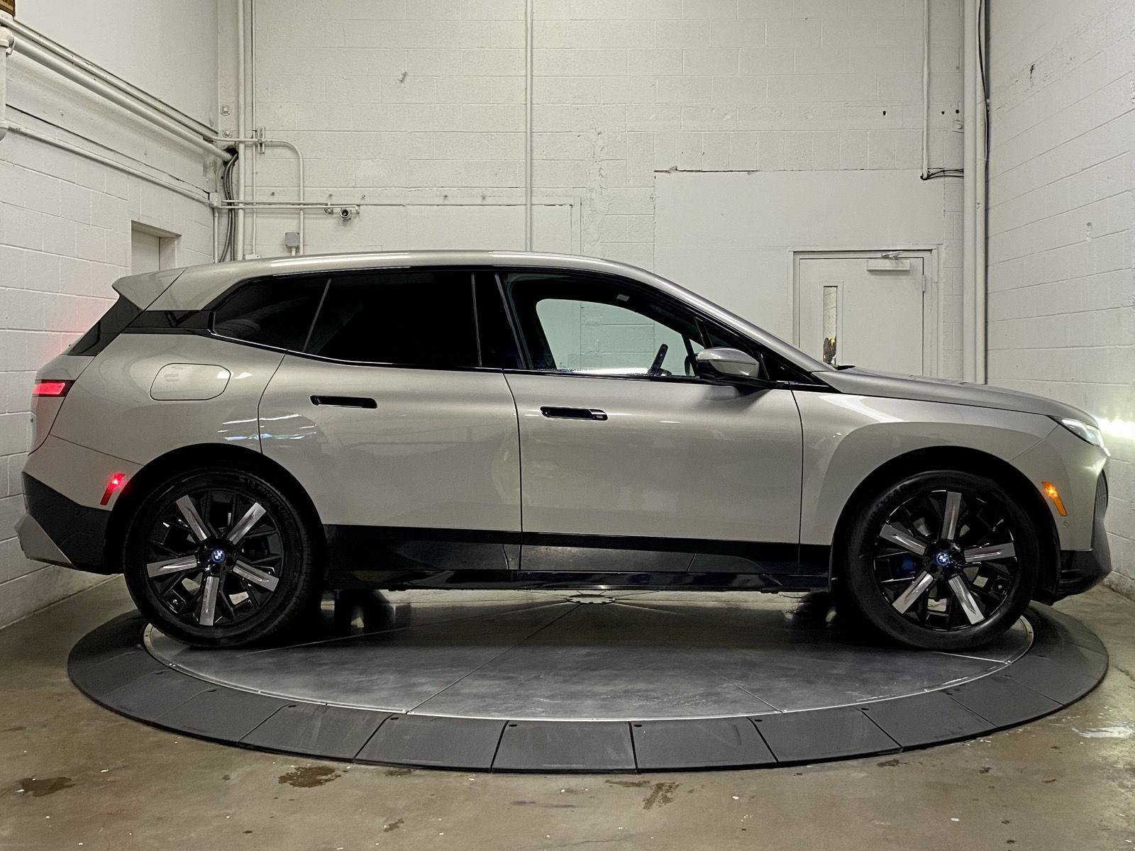 Used 2024 BMW iX xDrive50 w/ Sport Package AWD/4WD image 10