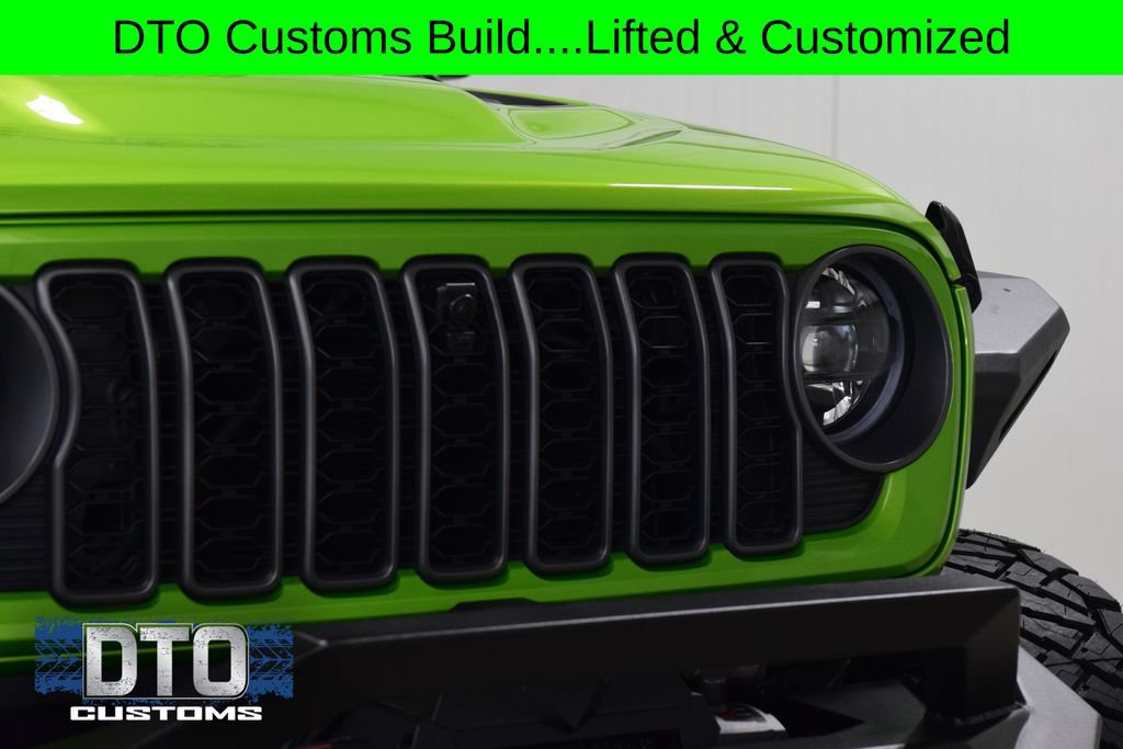 Used 2025 Jeep Gladiator Rubicon w/ Safety Group AWD/4WD image 9
