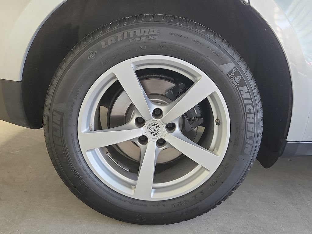 Used 2018 Porsche Macan AWD/4WD image 10