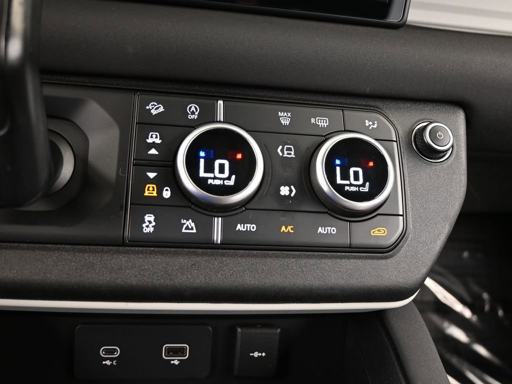 Used 2022 Land Rover Defender 110 S image 24