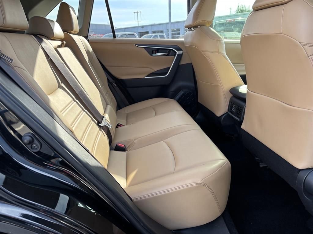 Used 2019 Toyota RAV4 XLE Premium image 14