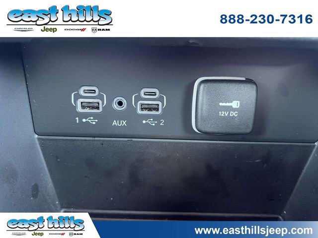 Used 2023 Jeep Grand Cherokee Limited w/ Black Appearance Package image 32