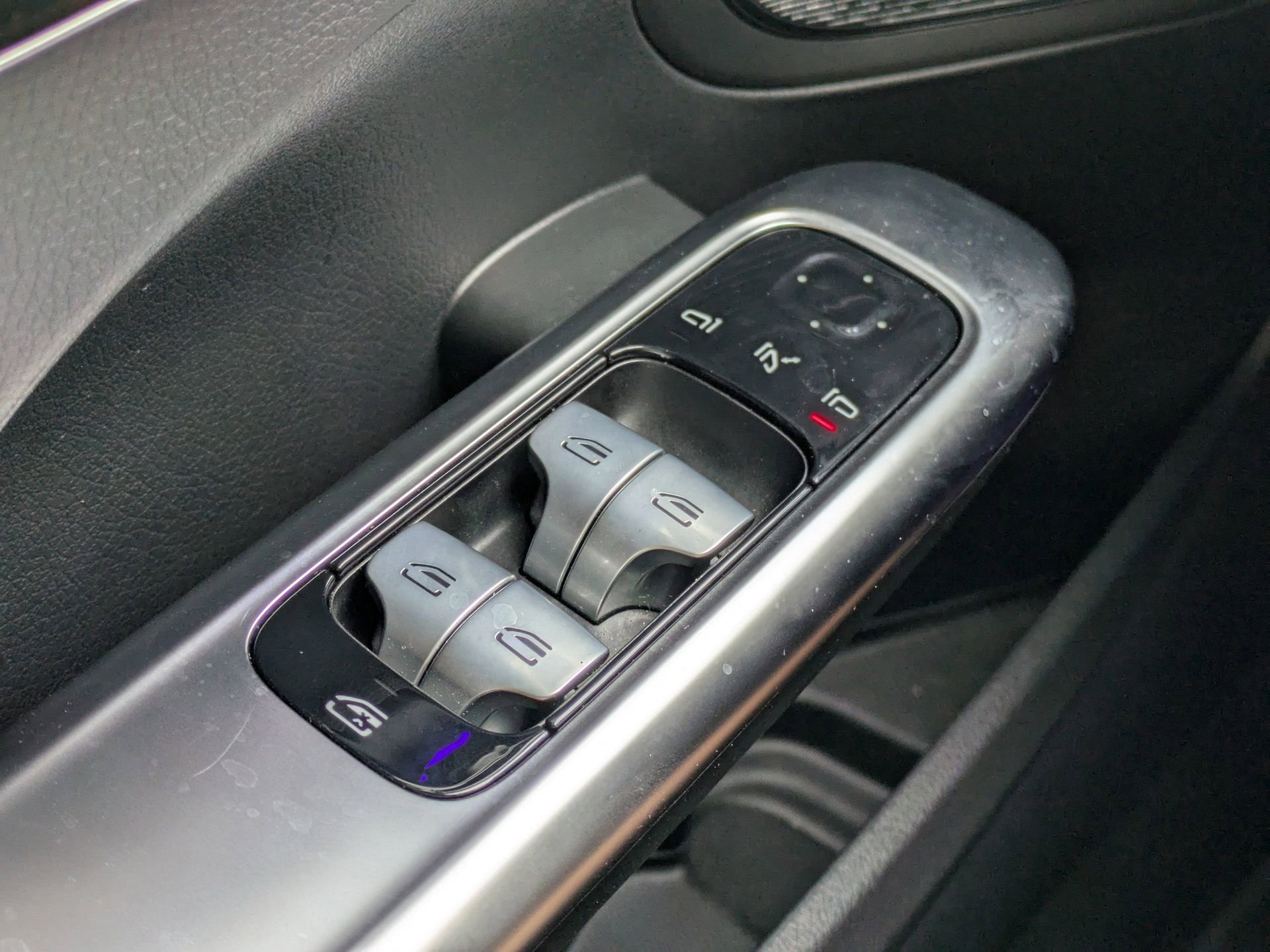 Used 2025 Mercedes-Benz C 300 Sedan image 26