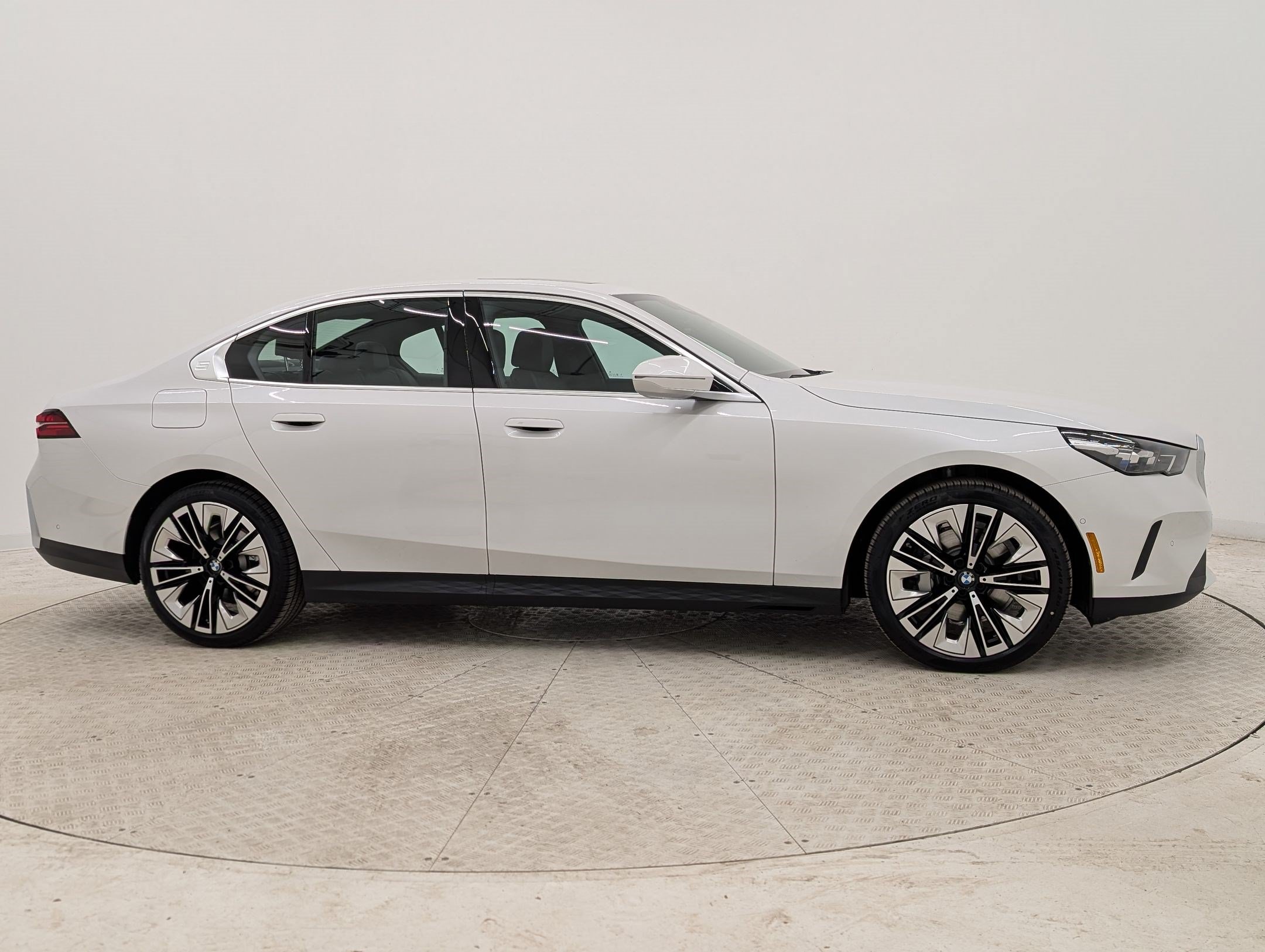 New 2026 BMW 530i RWD image 8
