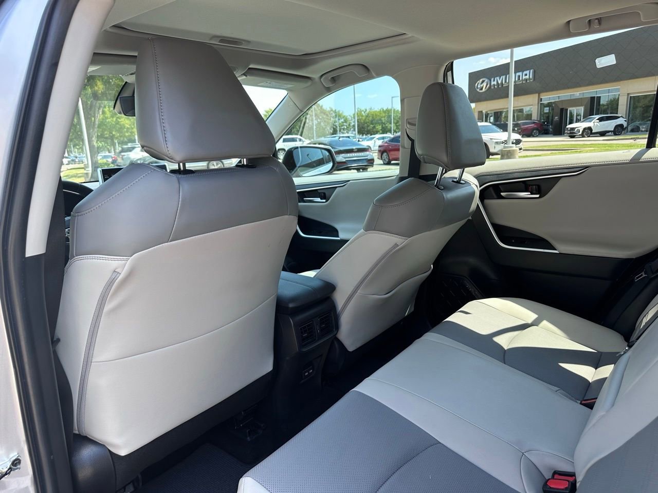 Used 2022 Toyota RAV4 Limited image 17