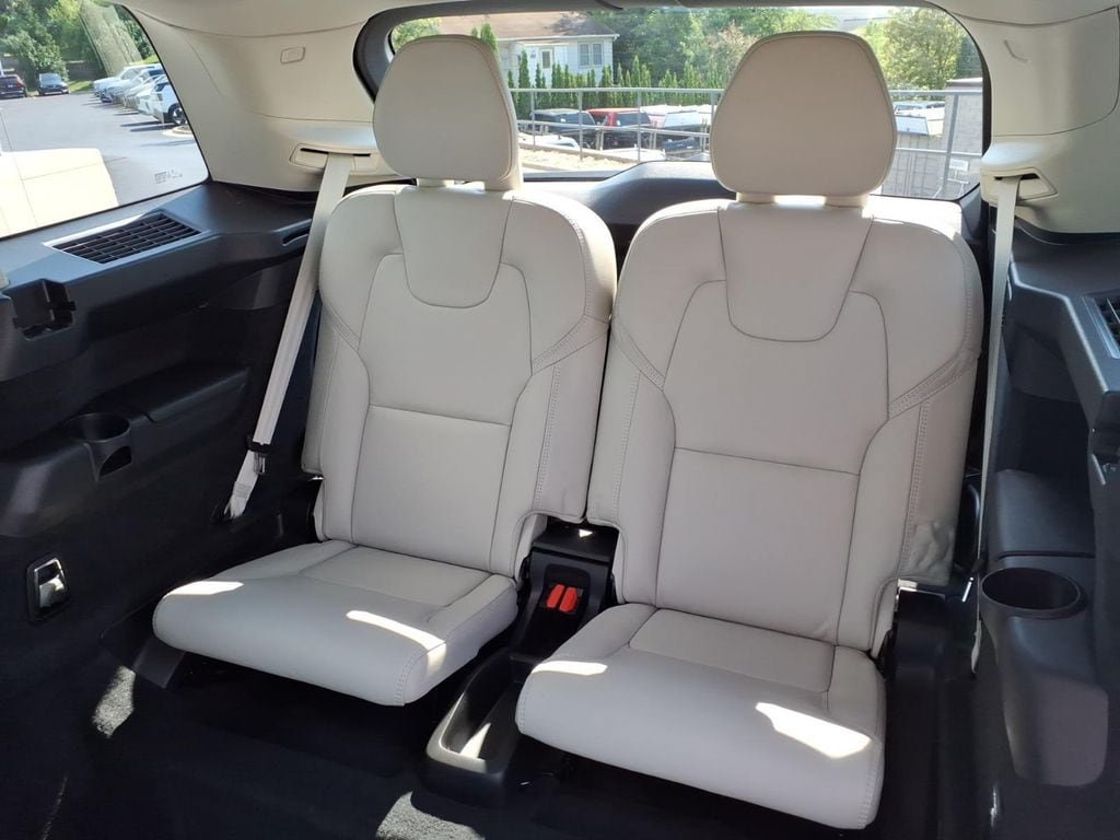 Certified 2024 Volvo XC90 T8 Ultimate w/ Protection Package Premier AWD/4WD image 9