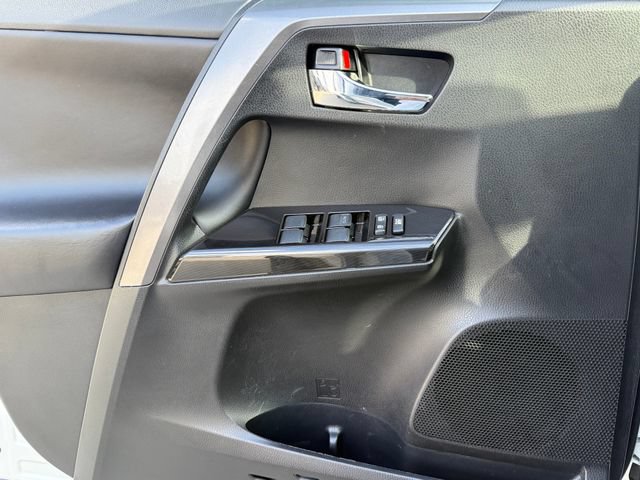 Used 2018 Toyota RAV4 SE w/ Power Extra Value Package FWD image 19