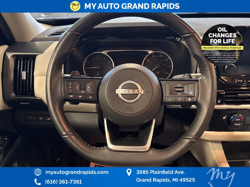 Used 2025 Nissan Pathfinder SL AWD/4WD image 14
