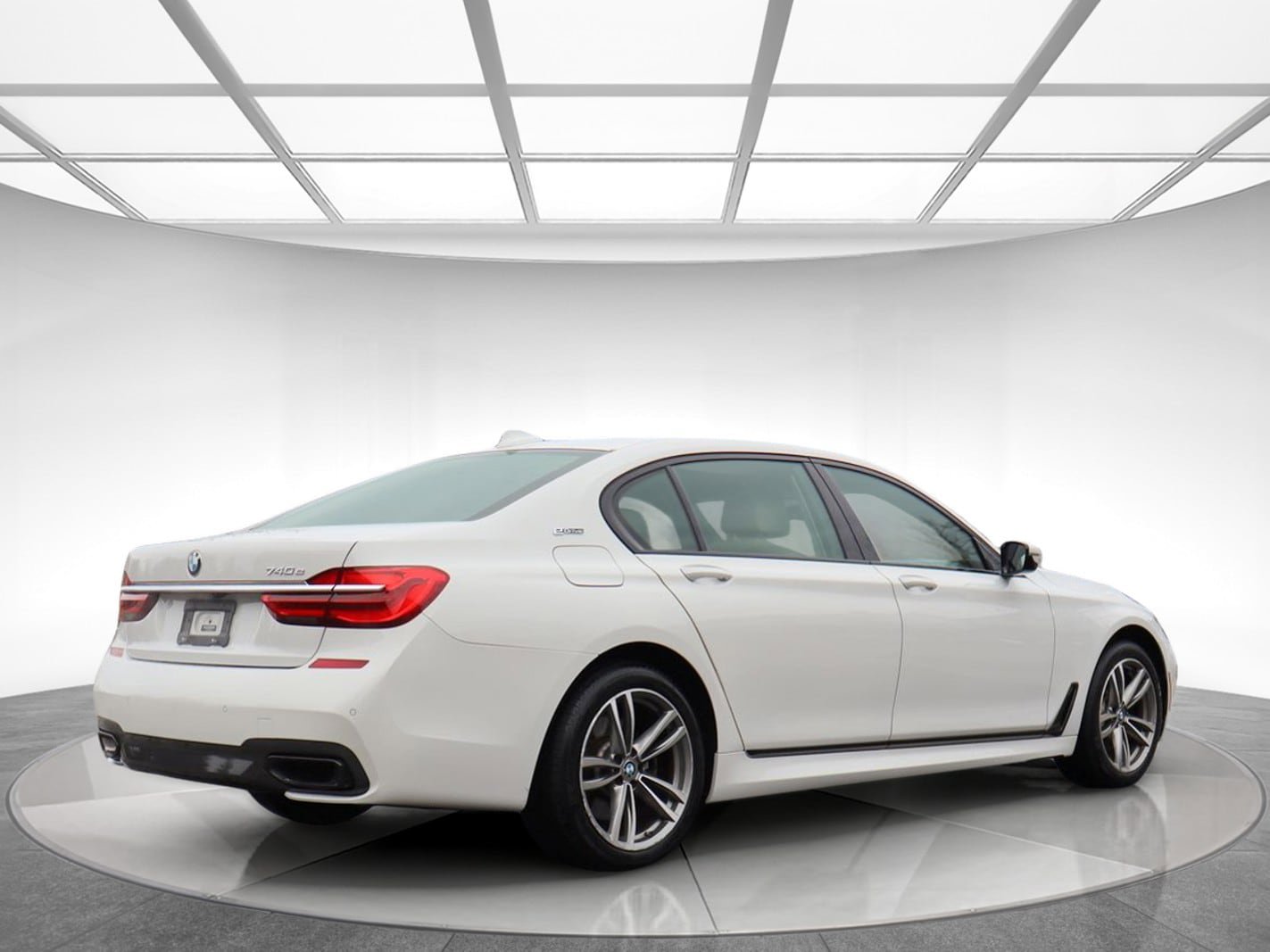Used 2019 BMW 740e xDrive w/ Executive Package AWD/4WD image 8