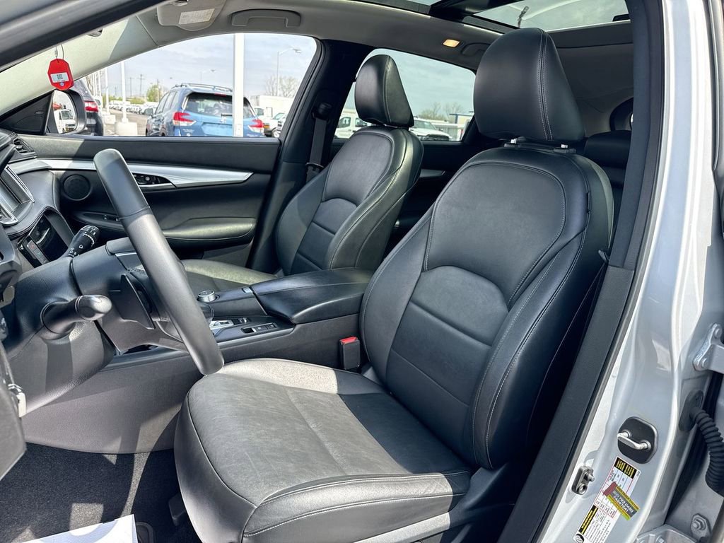Used 2019 INFINITI QX50 Luxe w/ Navigation Package FWD image 11