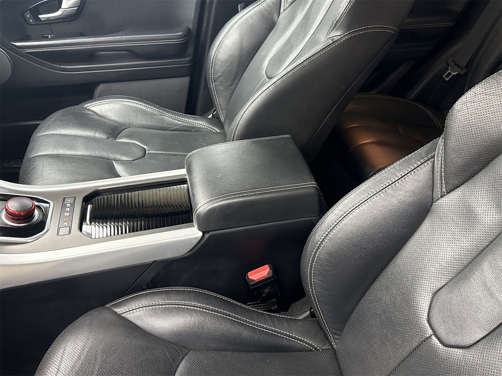 Used 2015 Land Rover Range Rover Evoque Dynamic image 25