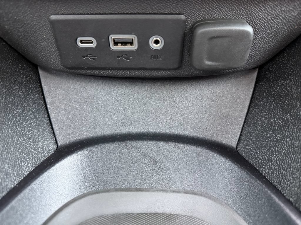 Used 2025 Chevrolet Malibu RS FWD image 29