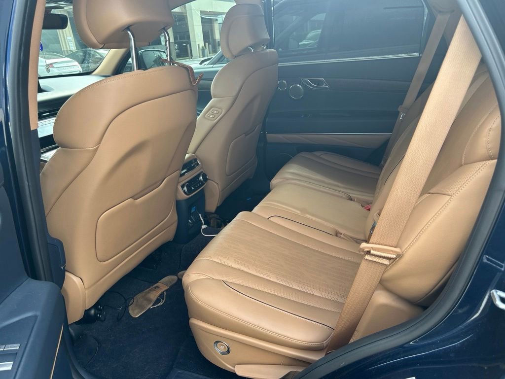 Used 2022 Genesis GV80 2.5T w/ Prestige Package 04 AWD/4WD image 14