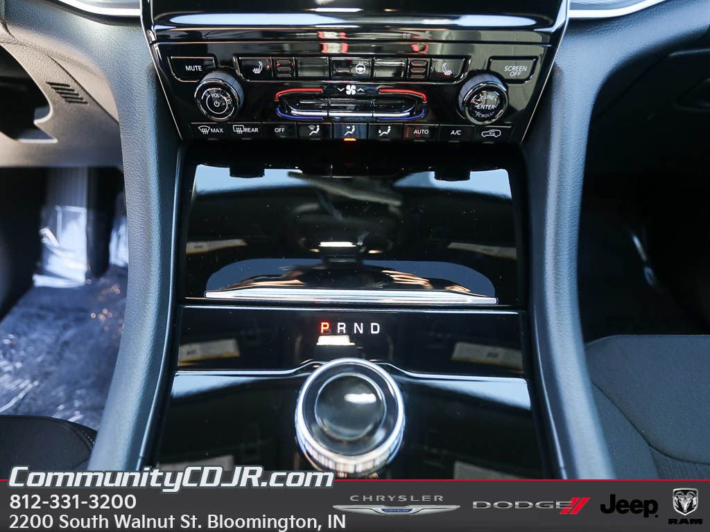 New 2025 Jeep Grand Cherokee Laredo X w/ Luxury Tech Group I image 15