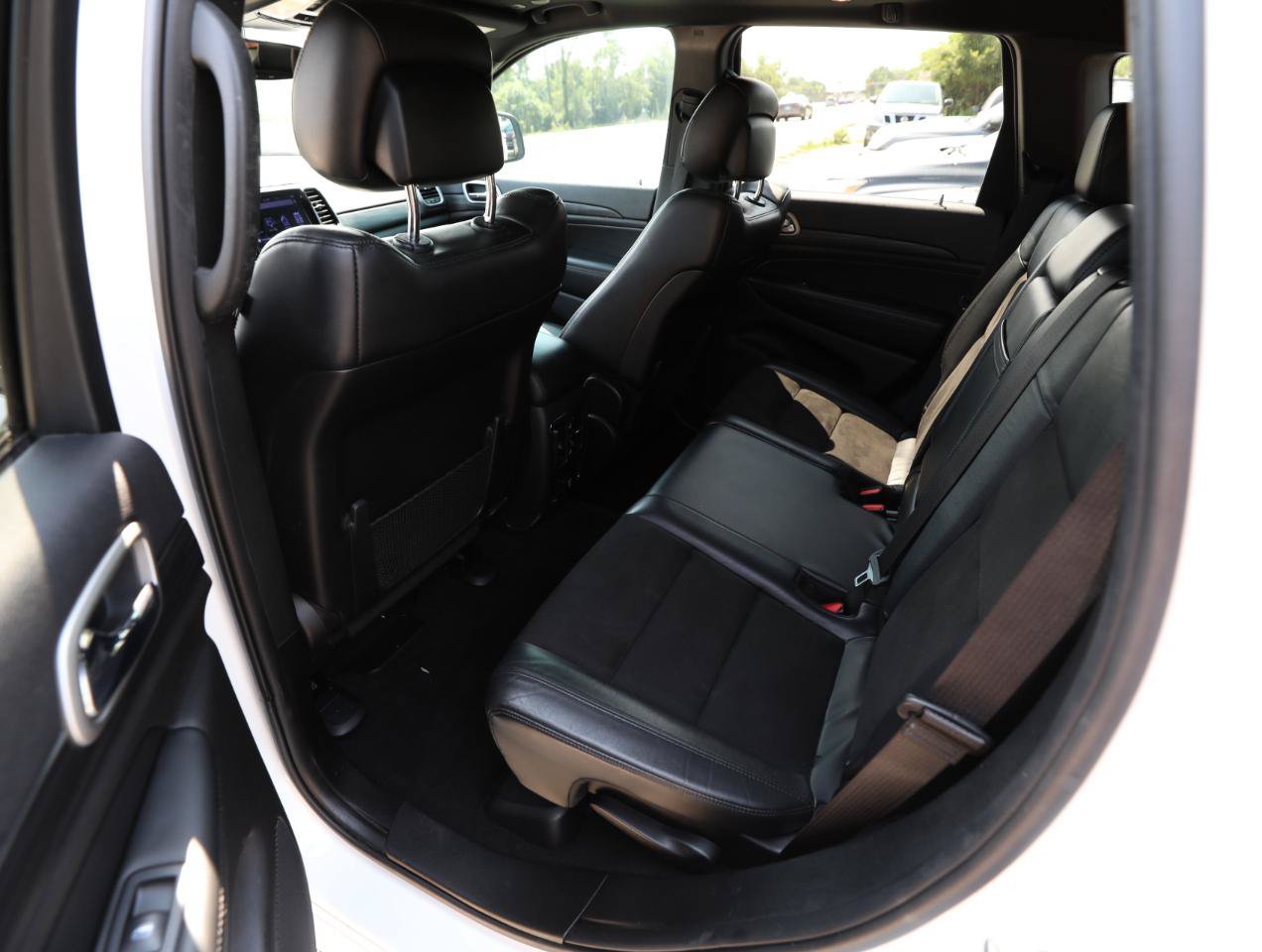 Used 2019 Jeep Grand Cherokee Altitude AWD/4WD image 15