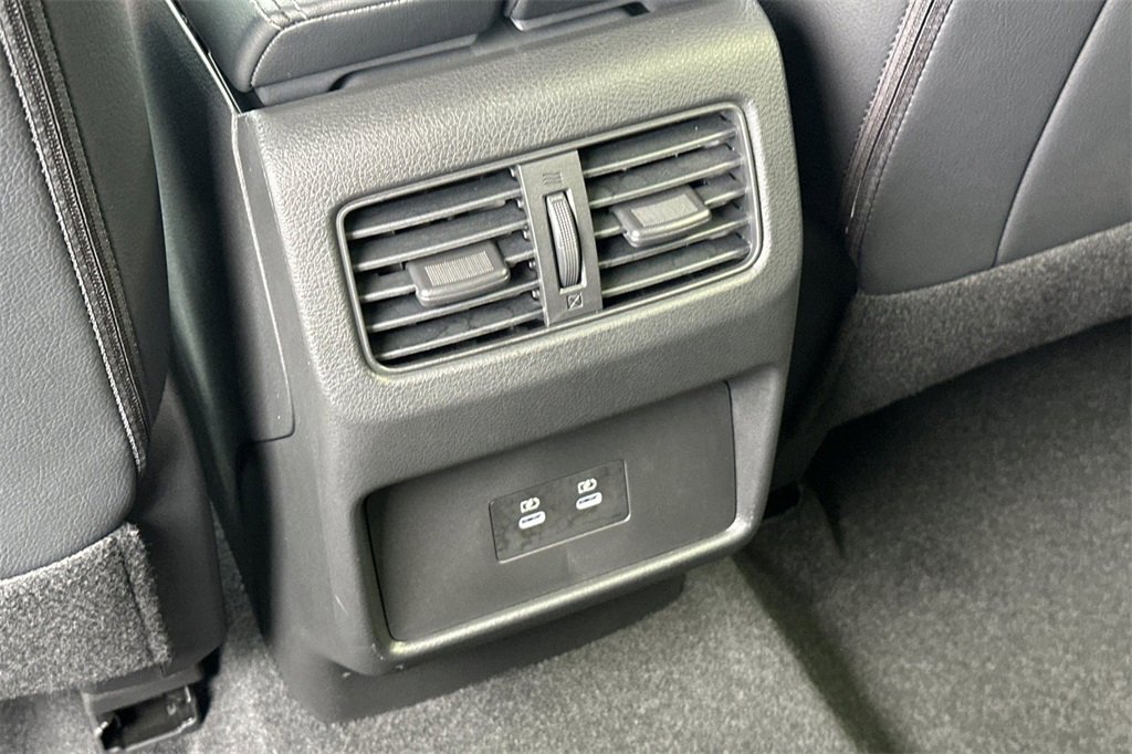 Used 2025 Nissan Rogue SL image 16