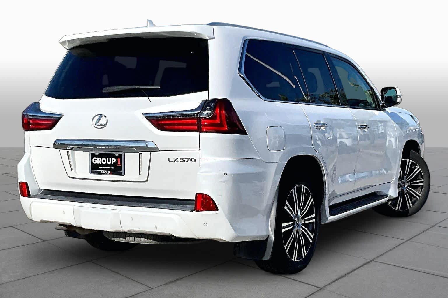 Used 2021 Lexus LX 570 4WD w/ Luxury Package image 11