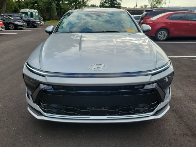 Used 2025 Hyundai Sonata SEL FWD image 2