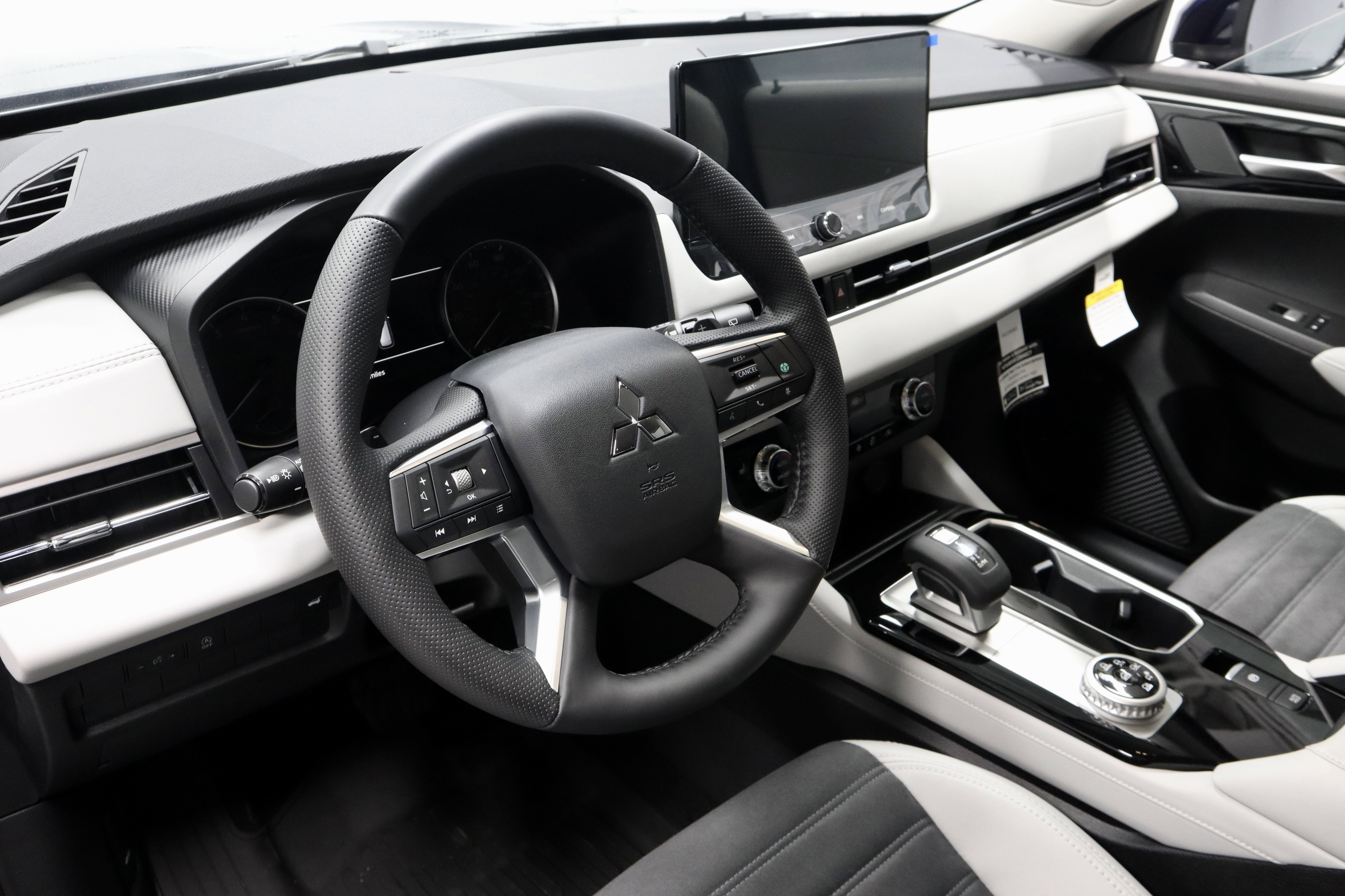 New 2026 Mitsubishi Outlander SE image 18