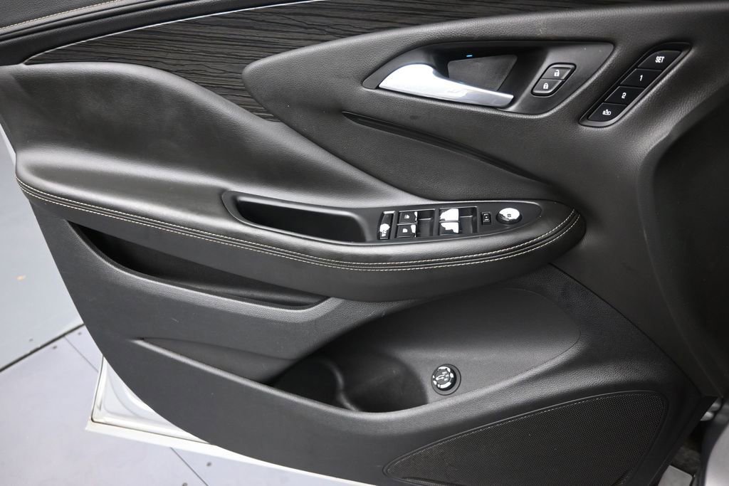 Used 2017 Buick Envision Essence FWD image 12