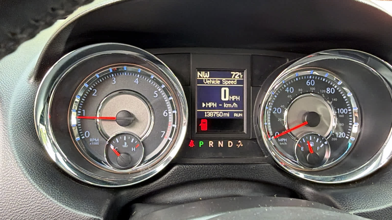 Used 2015 Chrysler Town & Country Touring FWD image 11