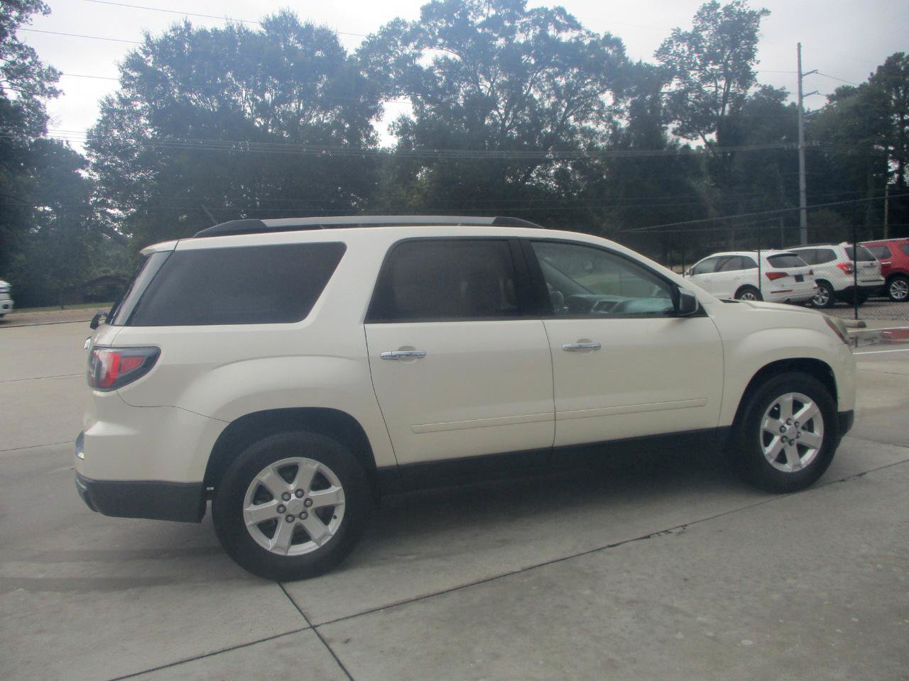 Used 2015 GMC Acadia SLE FWD image 7