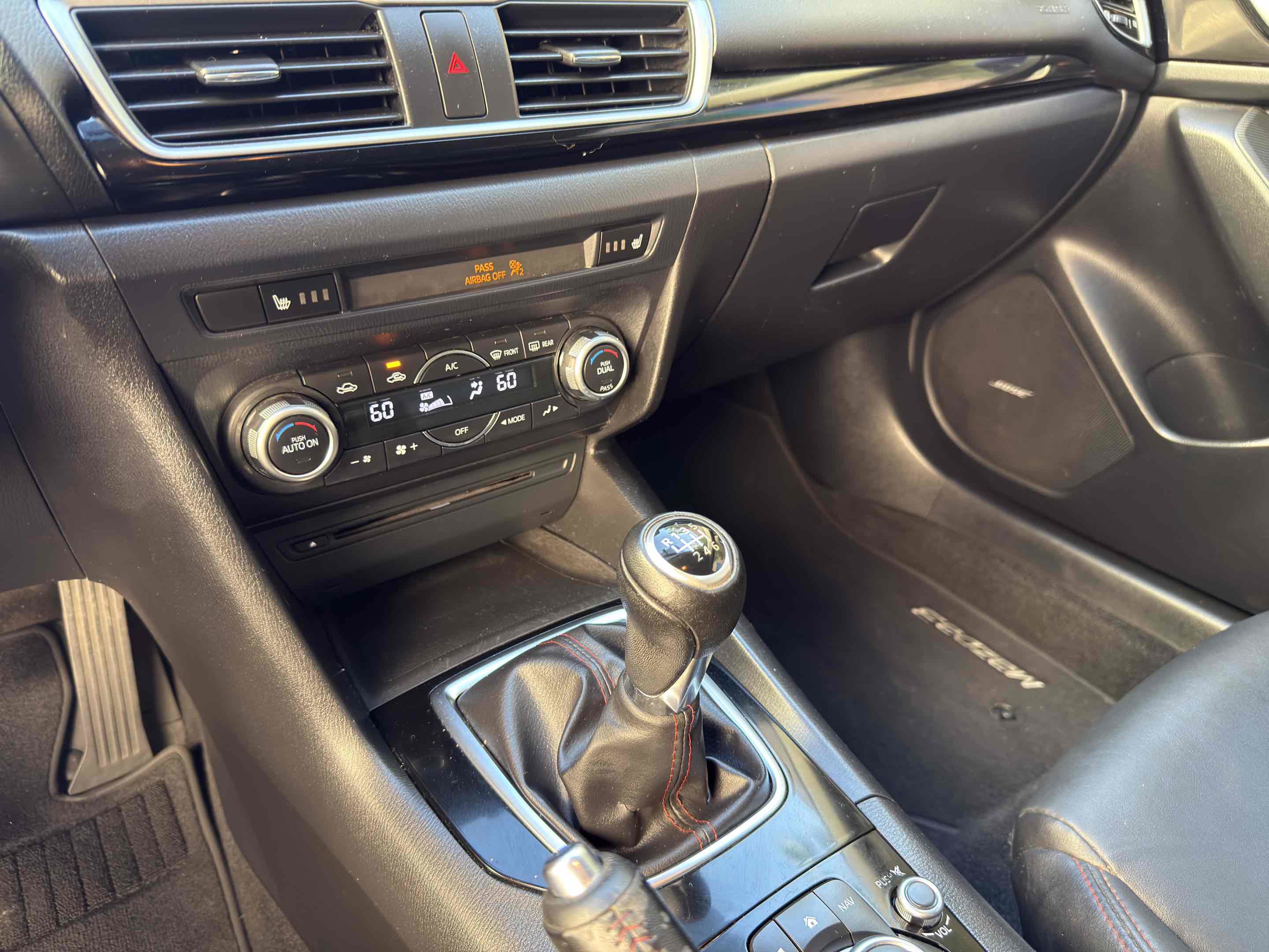 Used 2015 MAZDA MAZDA3 i Grand Touring image 39