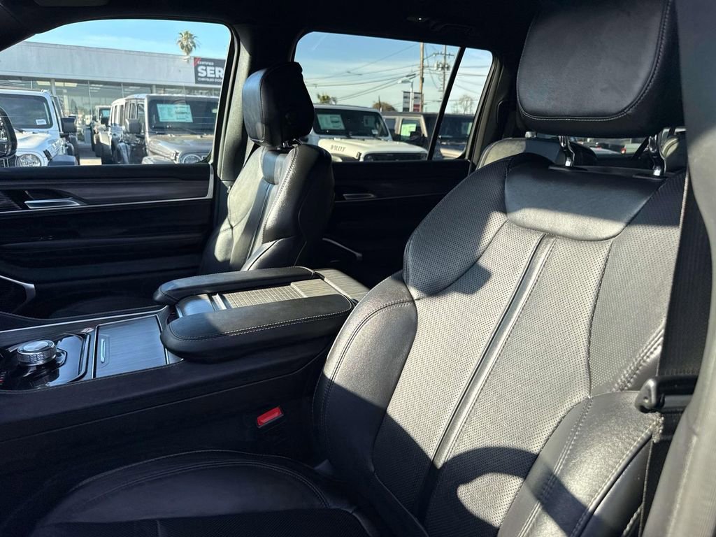 Used 2024 Jeep Wagoneer L Series II w/ Flexible Seating Group RWD image 25