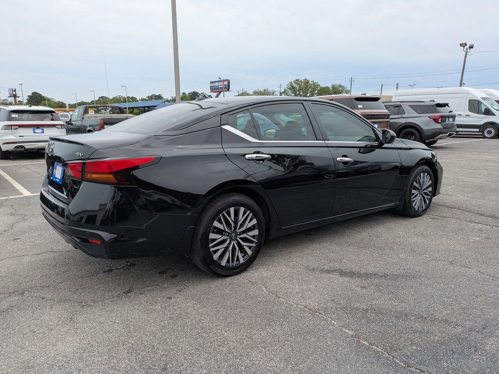 Used 2024 Nissan Altima 2.5 SV FWD image 4