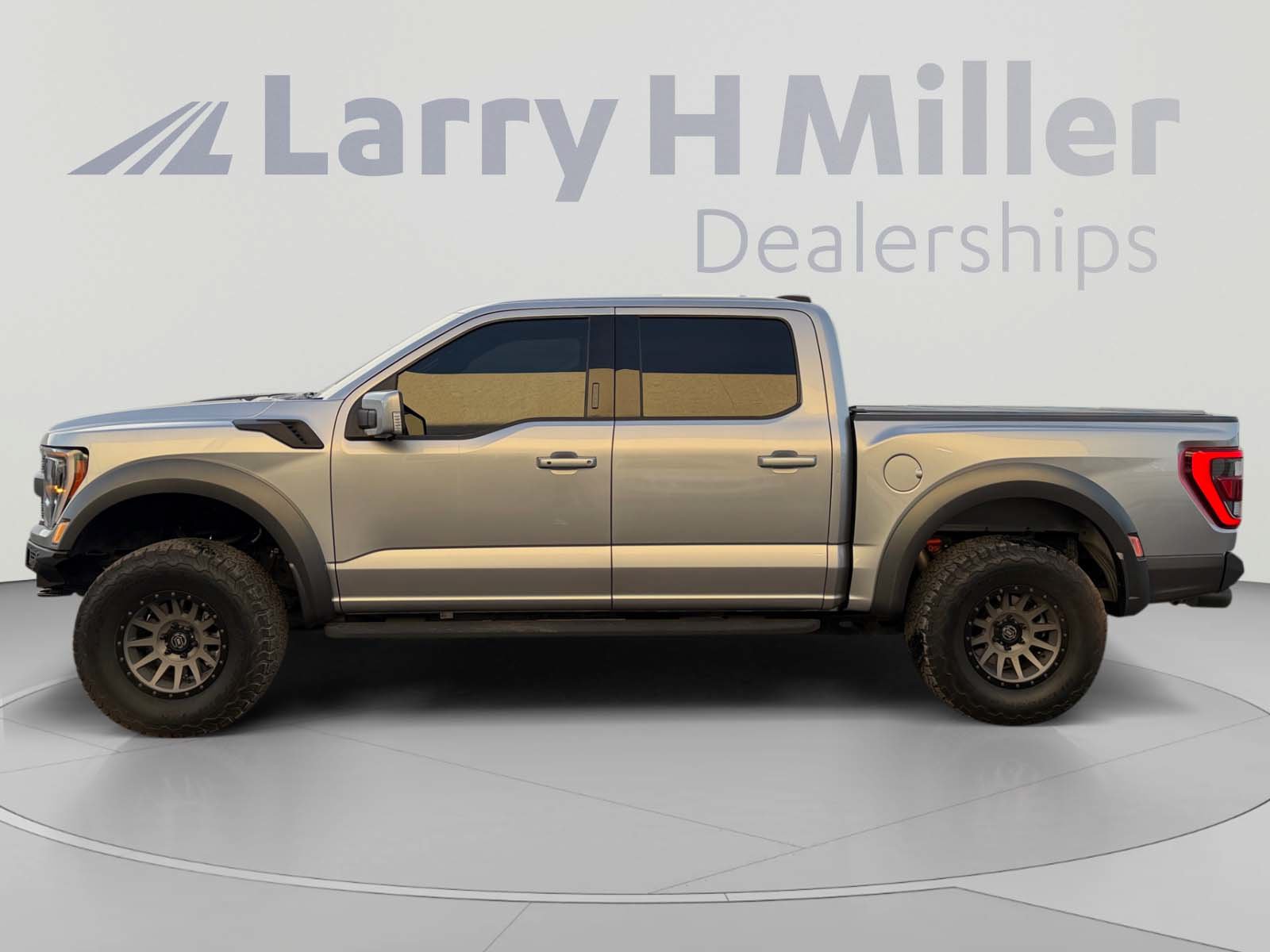 Used 2022 Ford F150 Raptor w/ Equipment Group 801A High AWD/4WD image 2