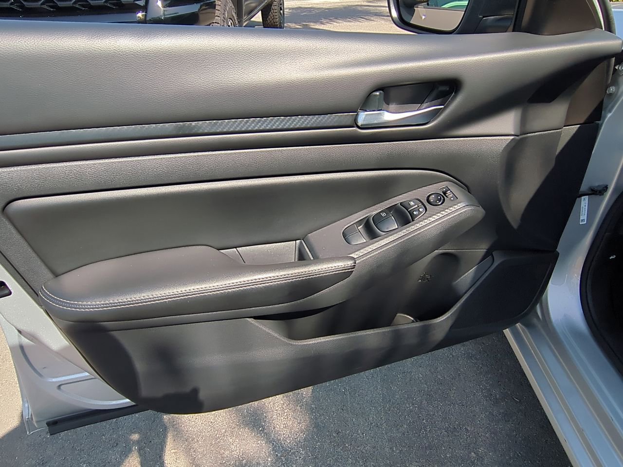 Used 2024 Nissan Altima 2.5 SV FWD image 21