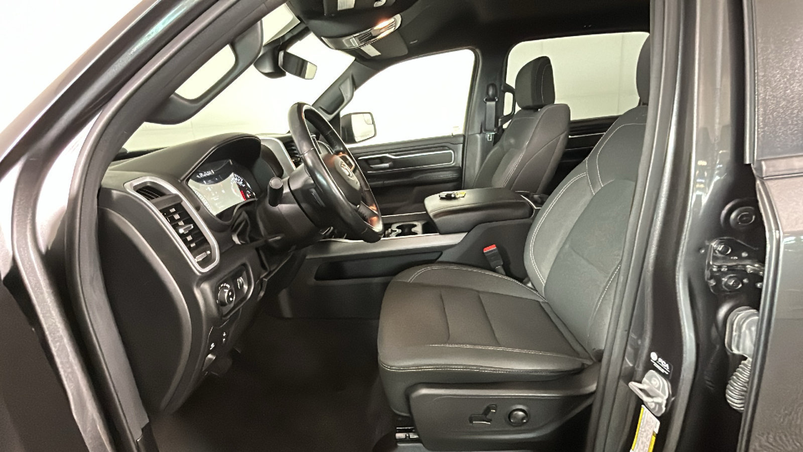 Used 2022 RAM 1500 Big Horn AWD/4WD image 14