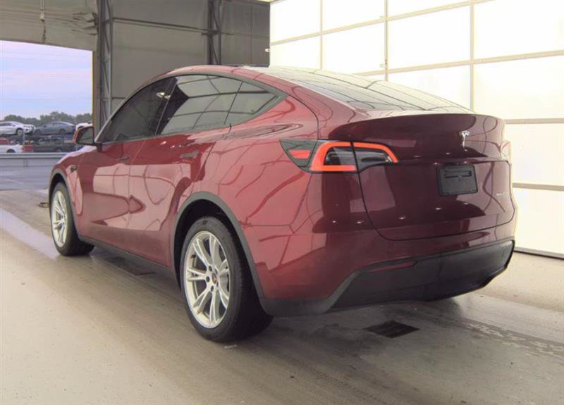 Used 2024 Tesla Model Y Long Range AWD/4WD image 2