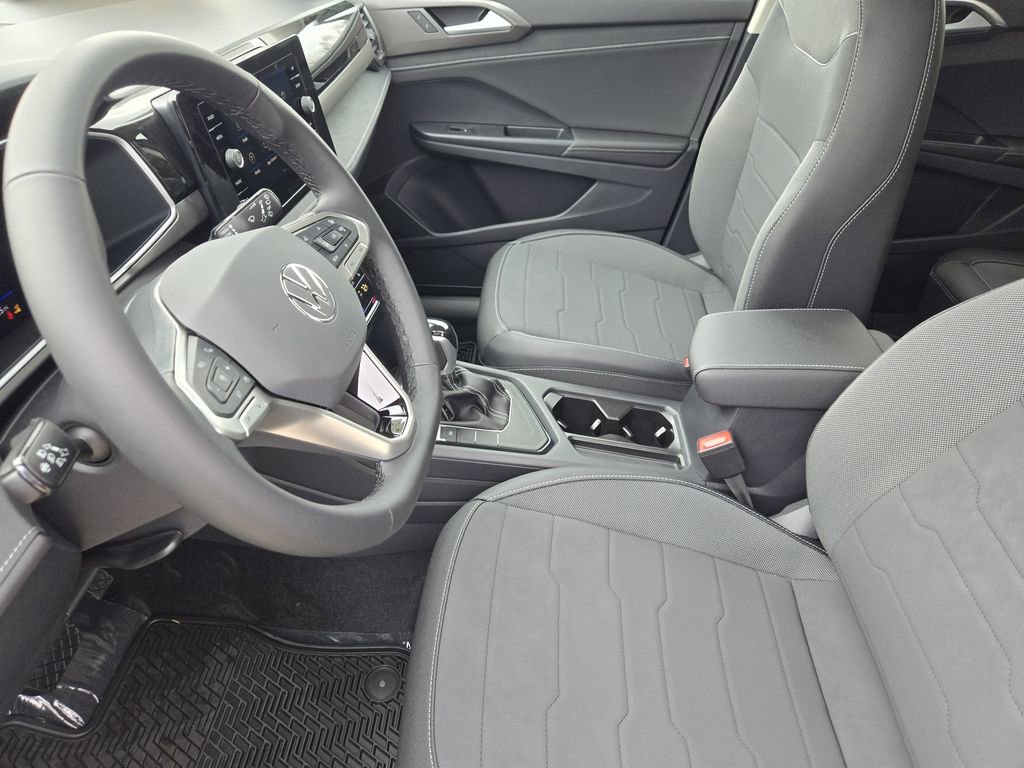 New 2026 Volkswagen Taos SE image 11
