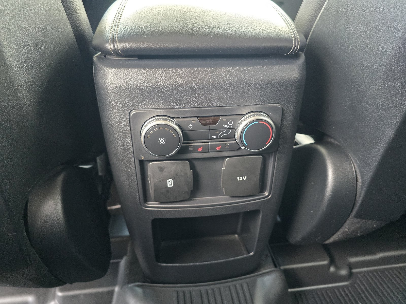 Used 2020 Ford Explorer XLT w/ Equipment Group 202A AWD/4WD image 25