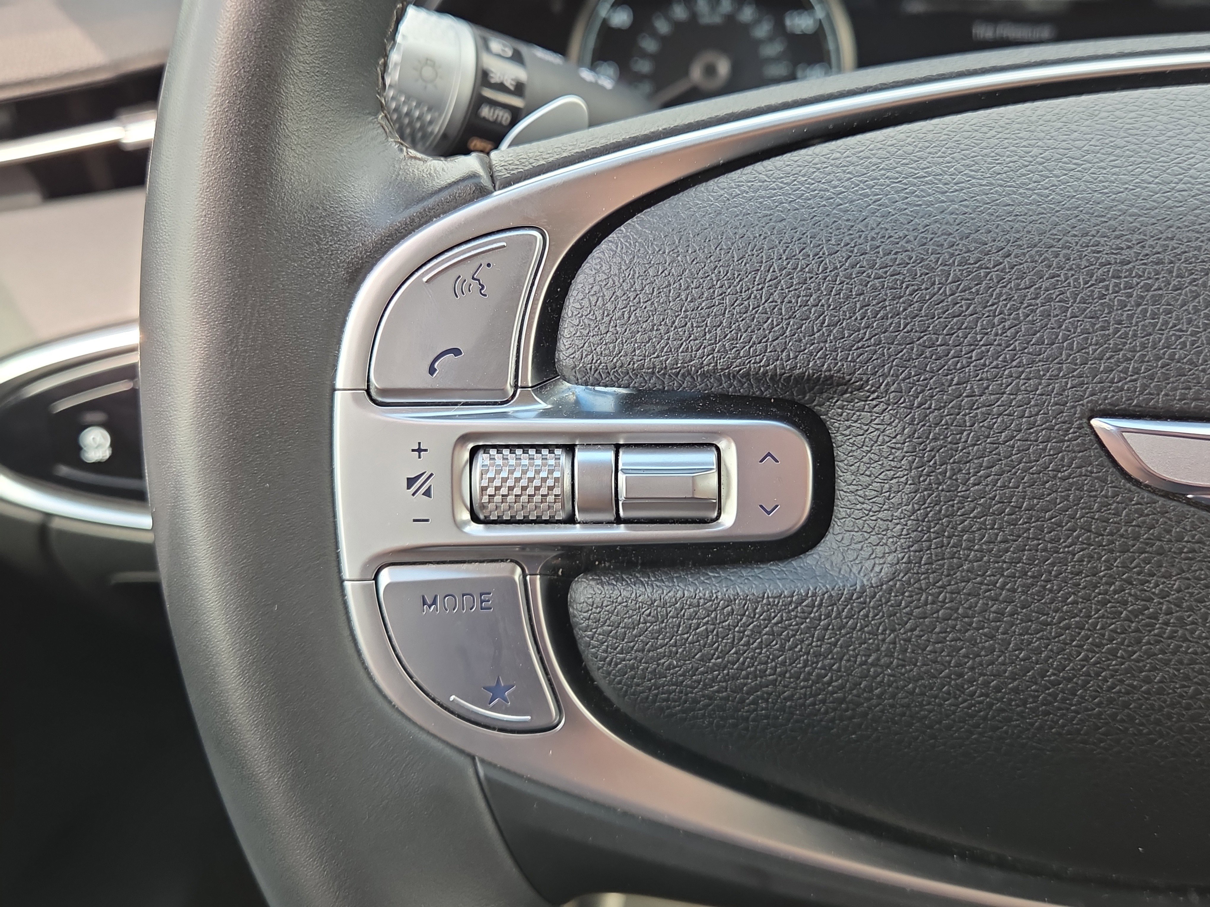 Used 2025 Genesis GV70 2.5T image 19