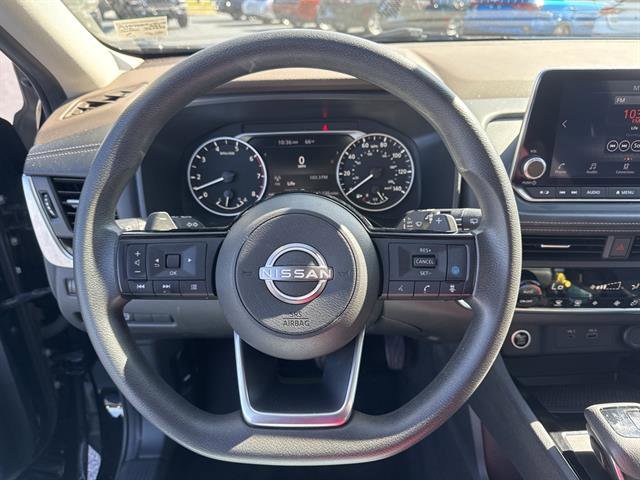 Used 2023 Nissan Rogue SV image 16
