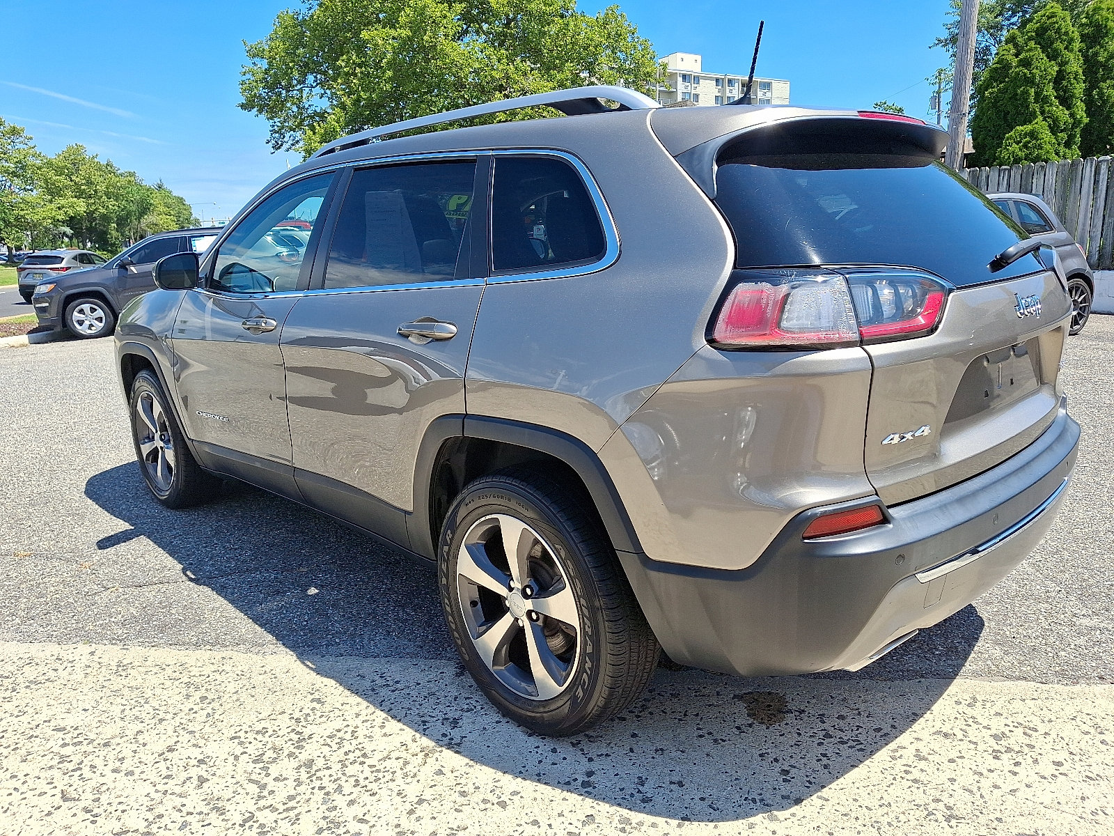 Used 2019 Jeep Cherokee Limited image 4
