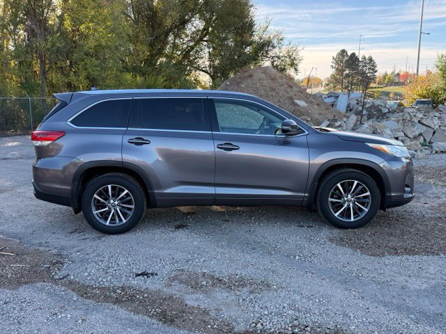 Used 2018 Toyota Highlander XLE AWD/4WD image 6