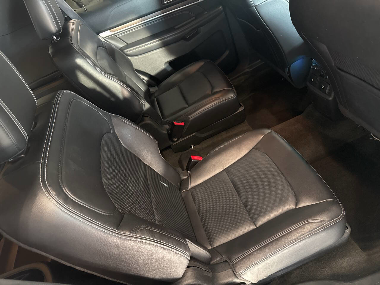 Used 2018 Ford Explorer Limited w/ Equipment Group 301A image 29