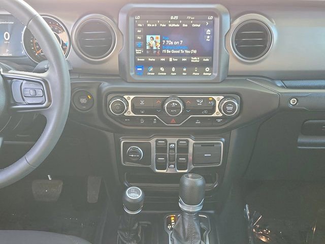 Used 2023 Jeep Gladiator Willys image 22