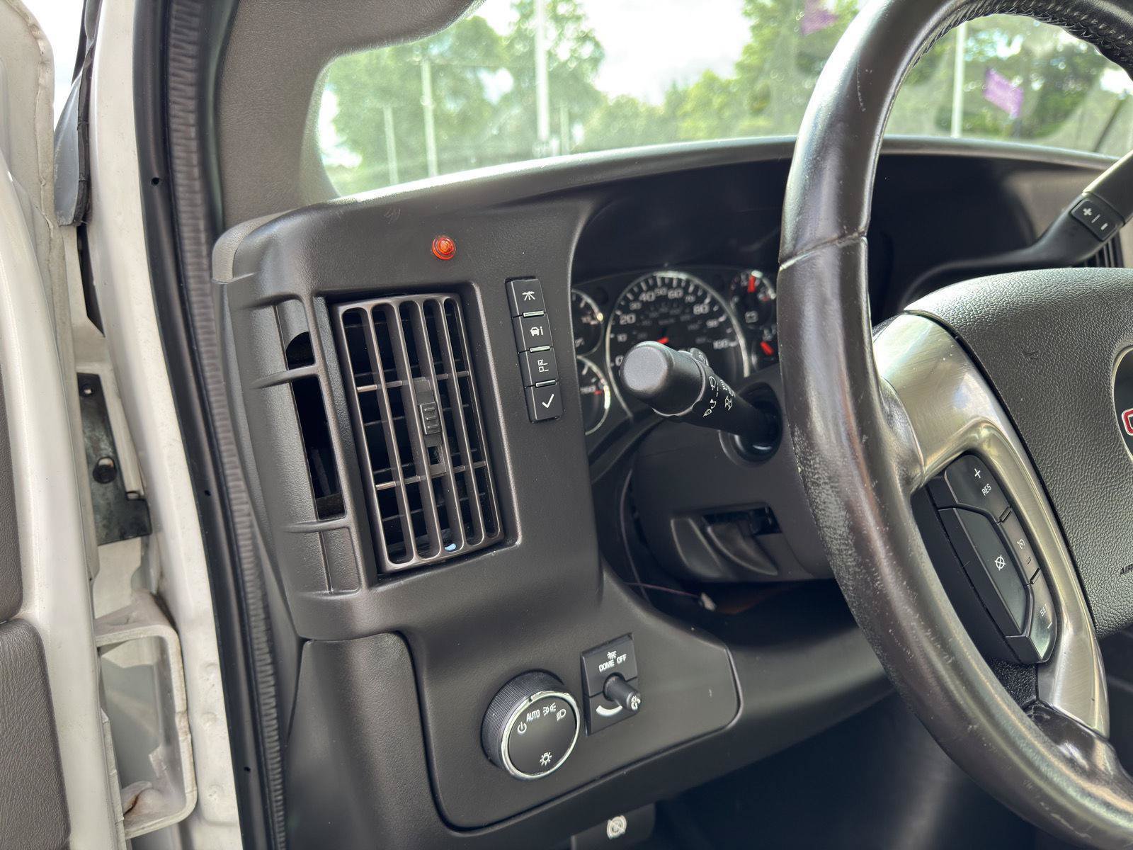 Used 2018 GMC Savana 3500 w/ Driver Convenience Package RWD image 24