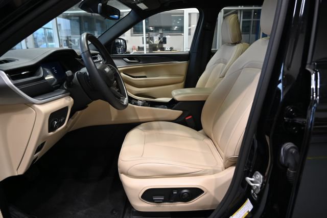 Used 2023 Jeep Grand Cherokee L Limited image 9