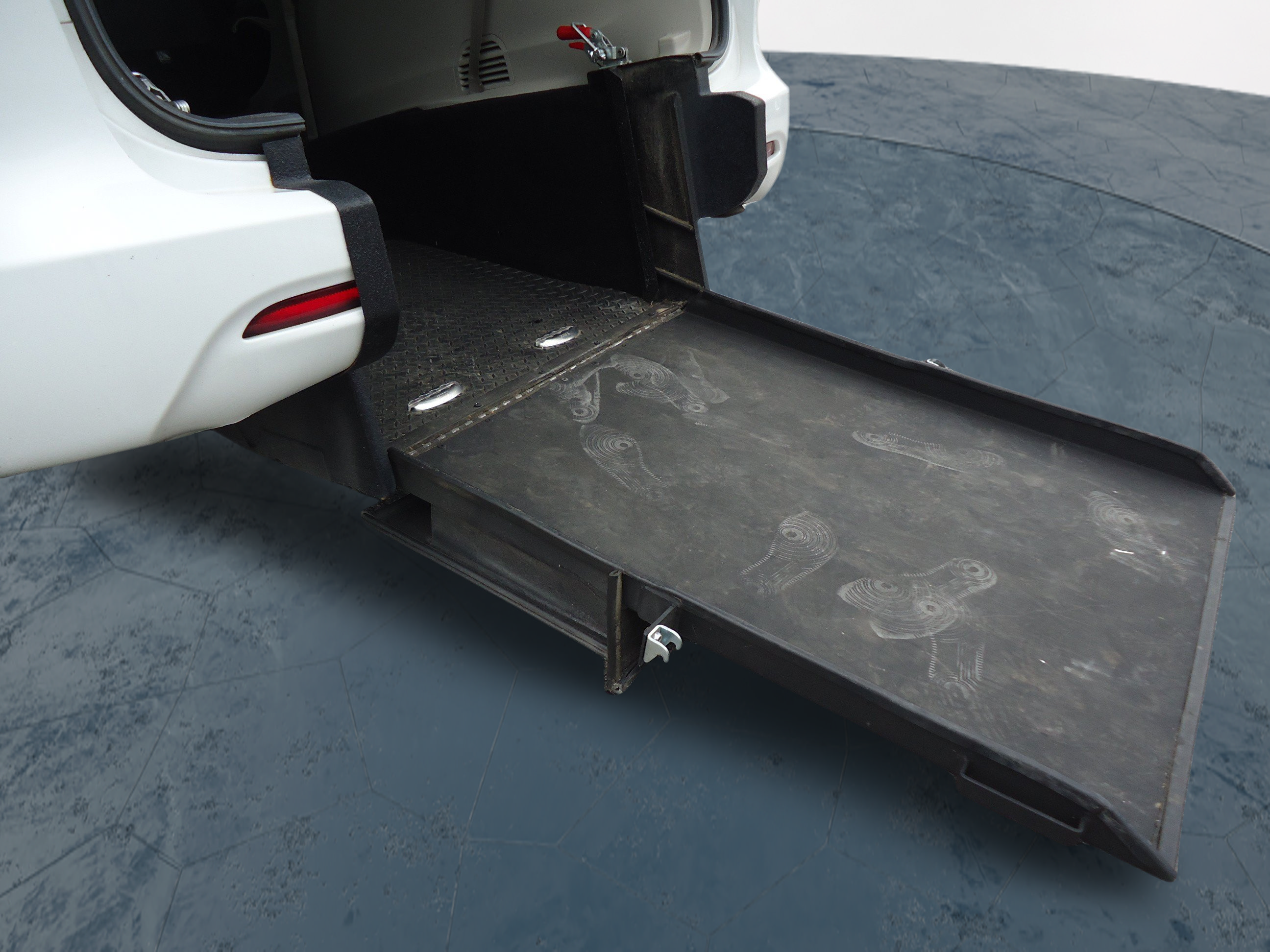 Used 2023 Chrysler Voyager LX FWD image 4