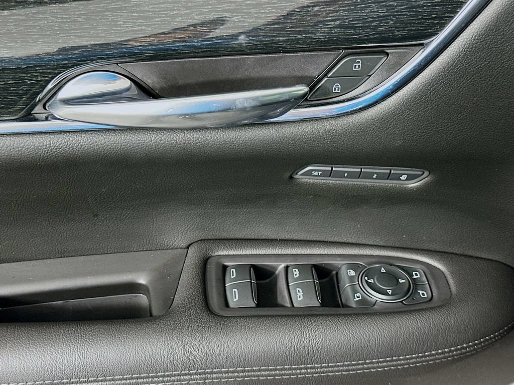 Used 2021 Cadillac XT5 Premium Luxury w/ LPO, Floor Liner Package FWD image 17