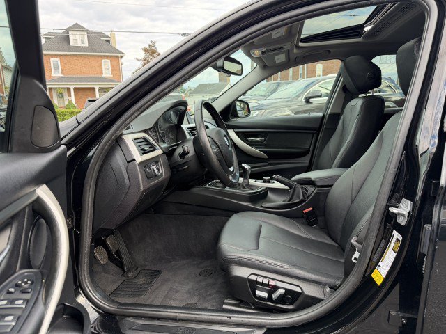 Used 2016 BMW 320i Sedan RWD image 9