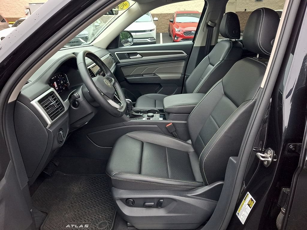 Used 2023 Volkswagen Atlas SE w/ Black Wheel Package AWD/4WD image 18