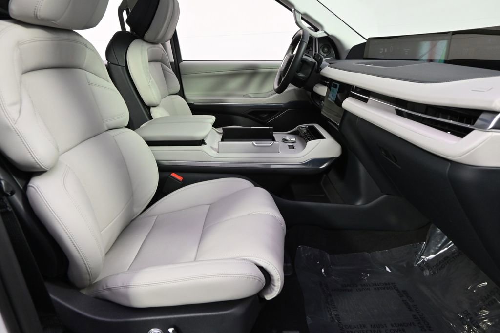 New 2026 Lincoln Navigator L Reserve w/ Jet Appearance Package image 16
